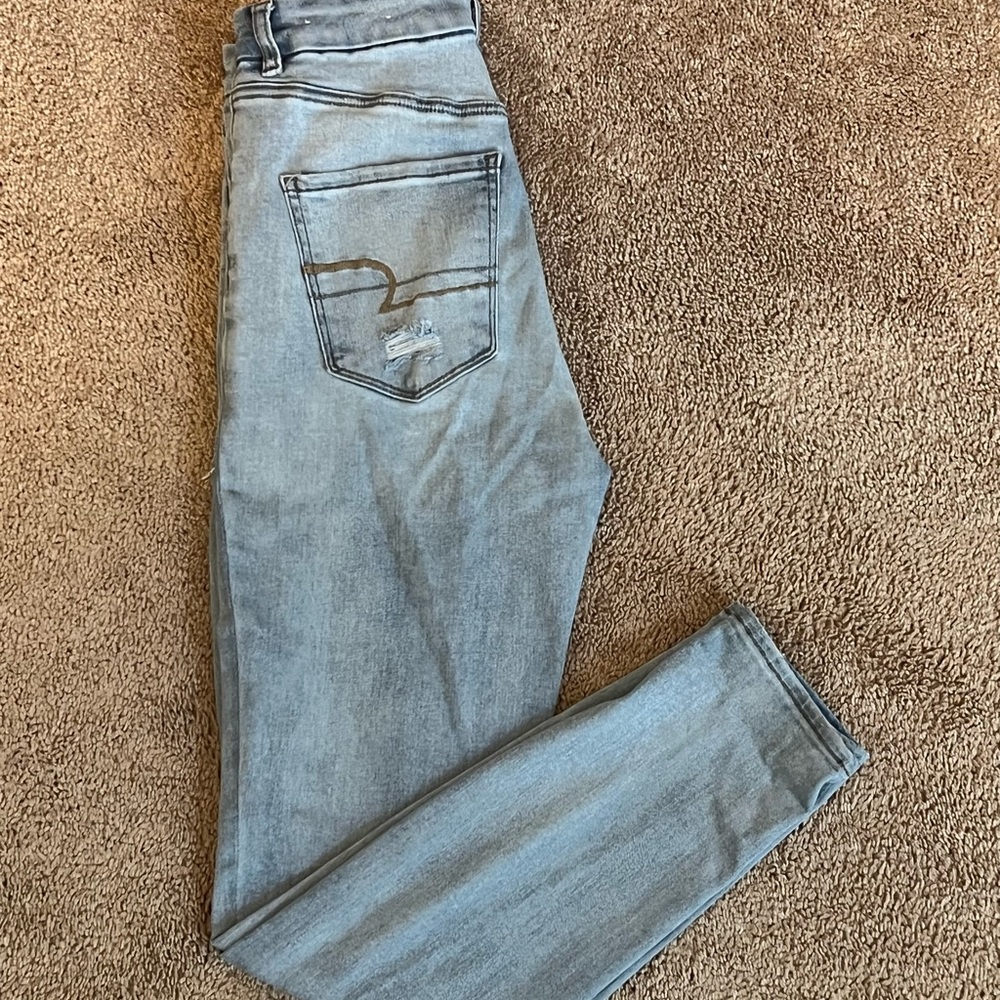 ✨ PRICE DROP American Eagle Light Wash Ripped Skinny Jeans